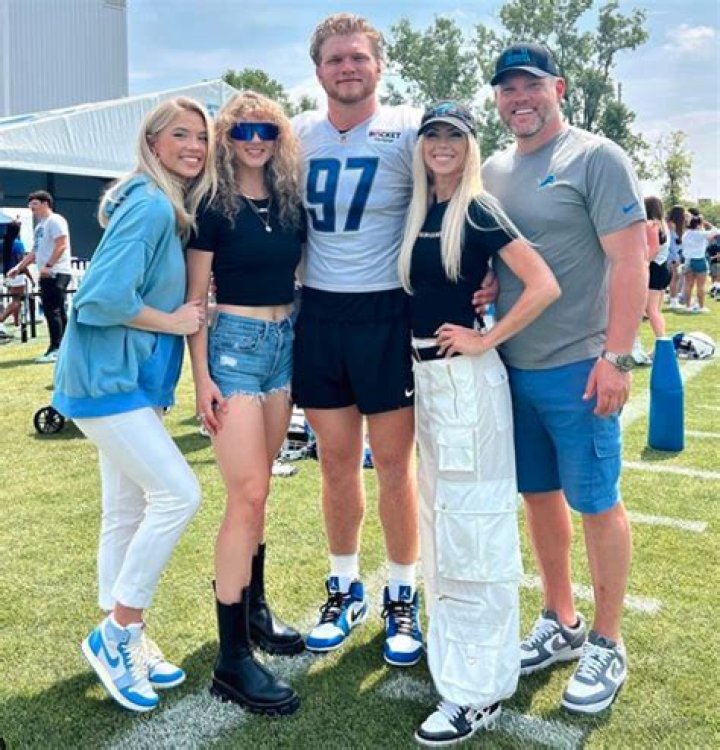Aidan Hutchinson Siblings: How Old Are Sisters Aria And Mia Hutchinson? Their Age Instagram And Boyf