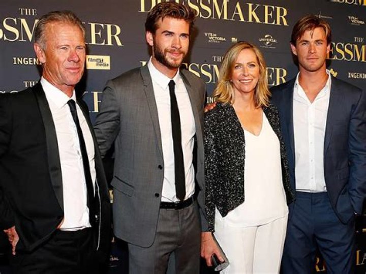 Chris Hemsworth Parents, Meet Craig Hemsworth And Him, Siblings, Wife, Children, Age, Net Worth & Mo
