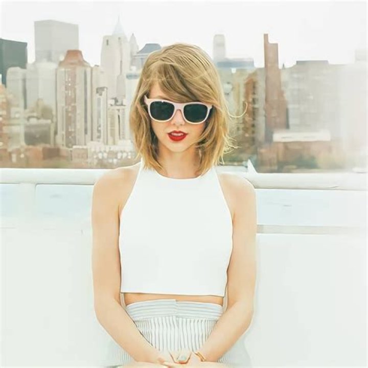 Discover The Secrets Of Taylor Swift's Iconic Pants