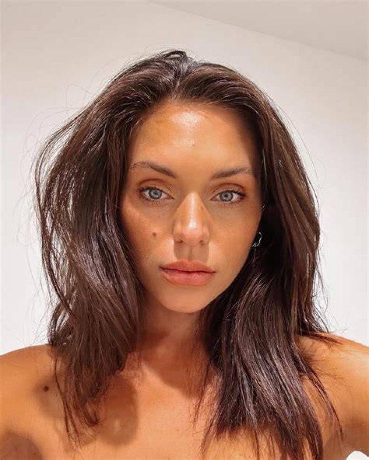 Exploring "Alyssa Lynch Nude" For "Lins11"