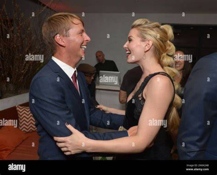 Is Jack Mcbrayer gay or married?Who is his wife or partner?