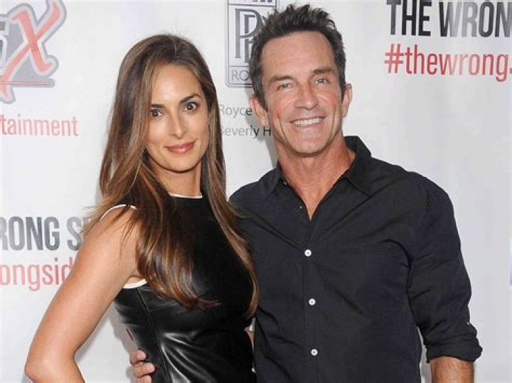 Jeff Probst net worth and Salary 2018. Meet His wife Lisa Ann Russell and ex-wife Shelley Wright 202 |