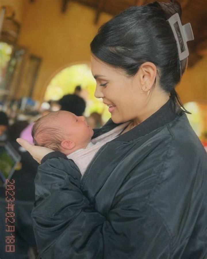Jesiree Dizon Nationality And Ethnicity Is She Filipino? Parents Revealed