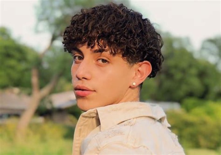 Julian Barboza Bio, Wiki, Age, Merch, Before, After Perm, and Net Worth.