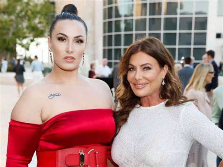 Kelly LeBrock Age,Early Life,Spouse,Children,Siblings,Parents,Career & Net Worth