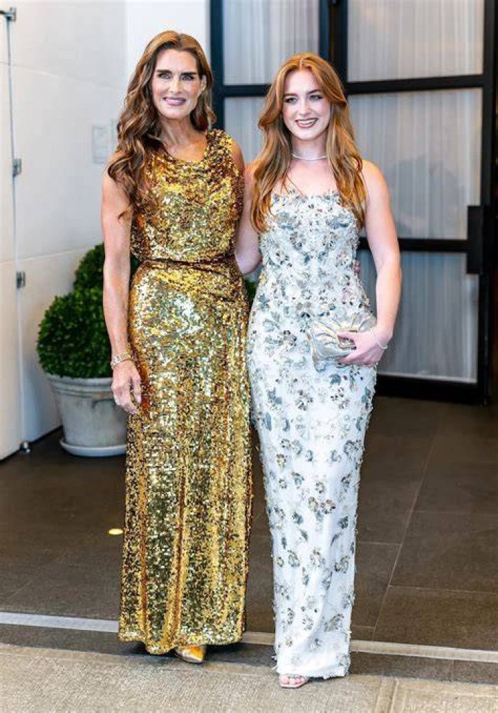 Meet Grier Hammond Henchy Photos Of Brooke Shields Daughter With Husband Chris Henchy
