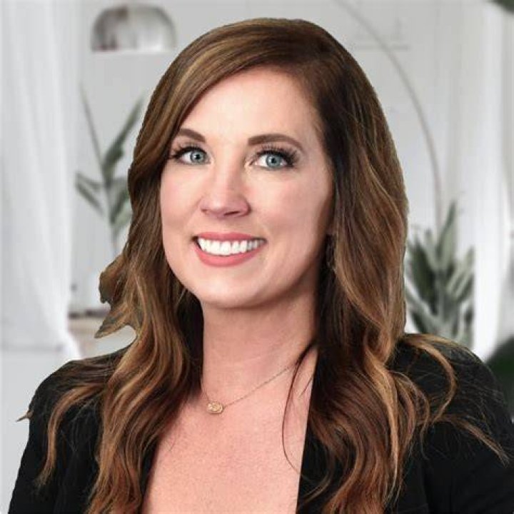 Melissa Newman Net Worth - VlogUp