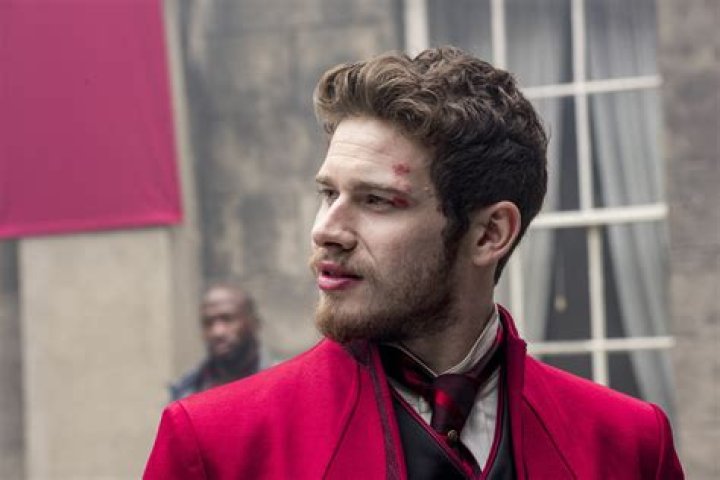 Oliver Stark – Biography, Height, Age, Girlfriend, Wife, Is he gay?