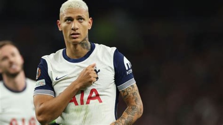 Tottenham has finalised the transfer of Brazilian striker Richarlison ·