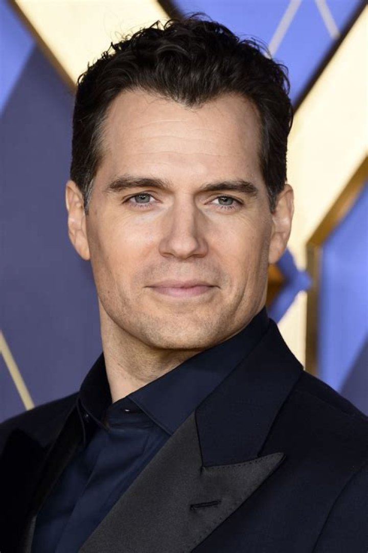 Unveiling Henry Cavill's Brothers: Discoveries & Insights