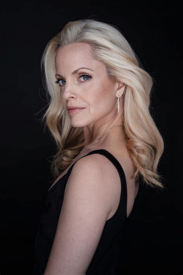 Unveiling Mena Suvari's Age In American Beauty: Uncovering Themes And Insights