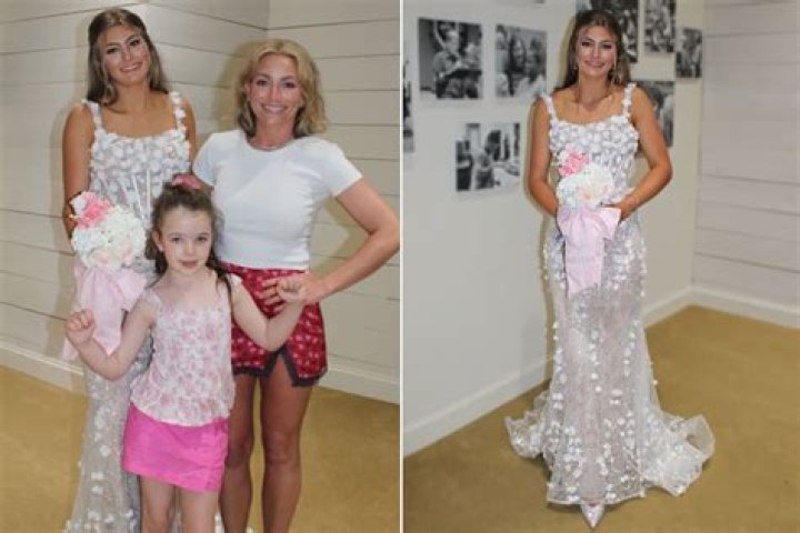 Unveiling The Allure: Jamie Lynn Spears In A Bikini