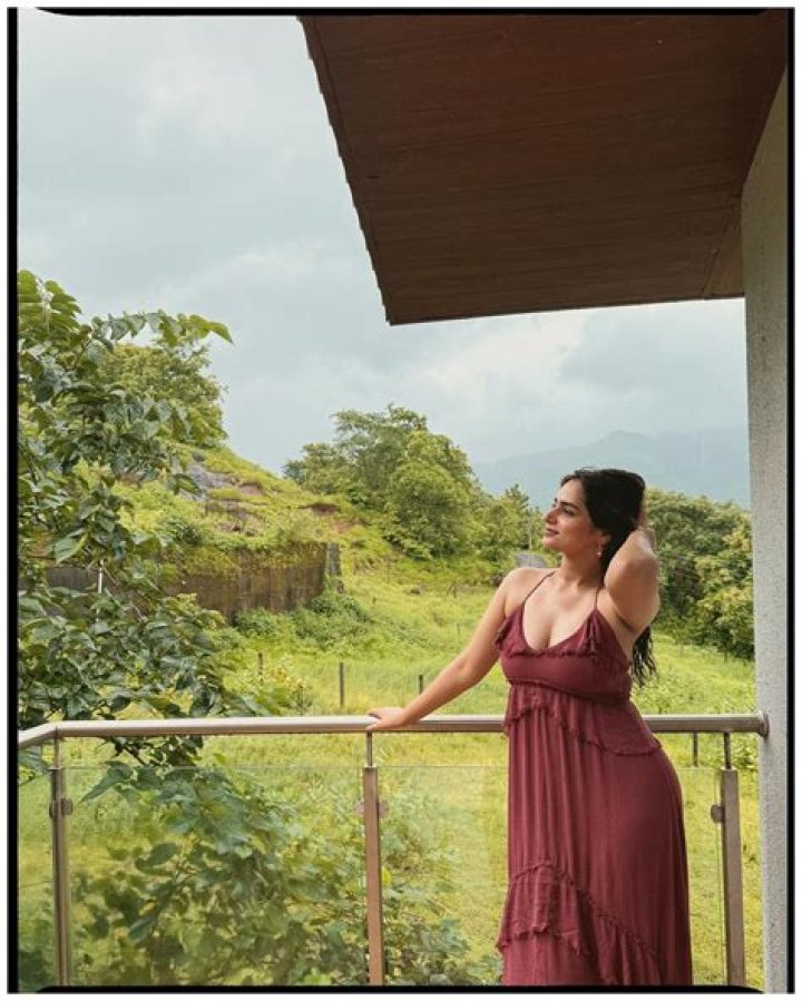 Unveiling The Artistry Of Ayesha Khan: Discoveries From Her Videoplaybacks