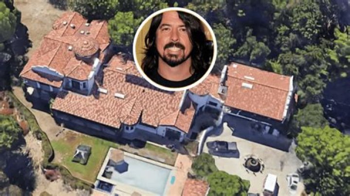 WHERE DOES DAVE GROHL LIVE AND HOW BIG IS HIS HOUSE?