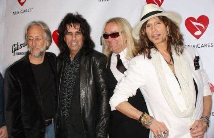 Who is Robin Zander Dating Now? A Look into His Personal Life